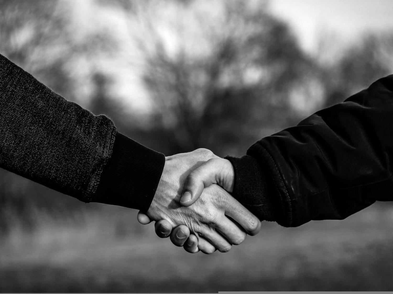 handshake-4040911